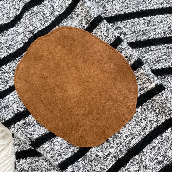 Mine Button Back Scoop Neck LS Top 💗 Heather Gray & Black - Picture 11 of 16